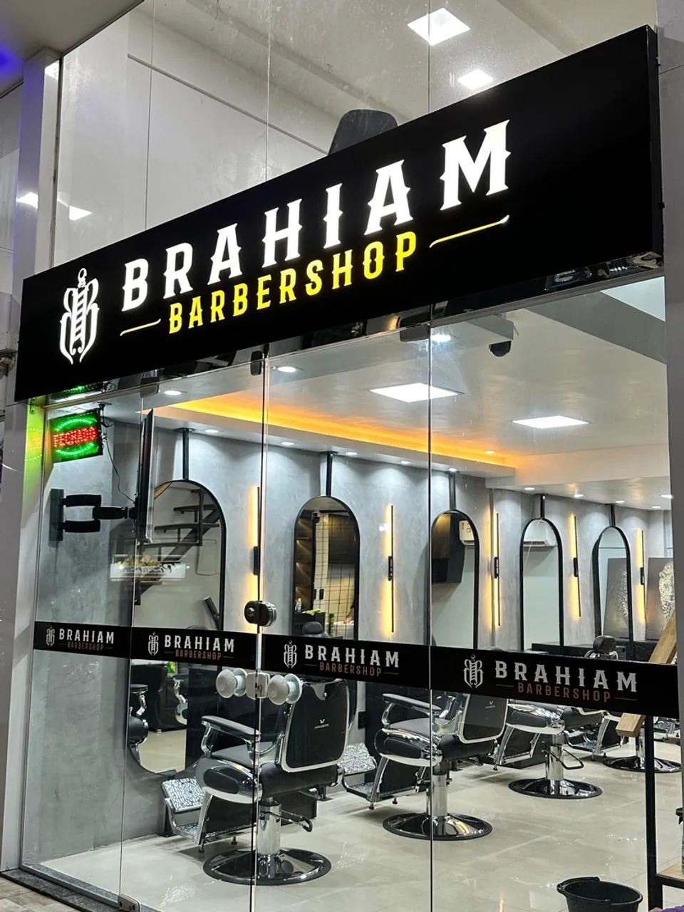 Placas e fachadas para sua loja 