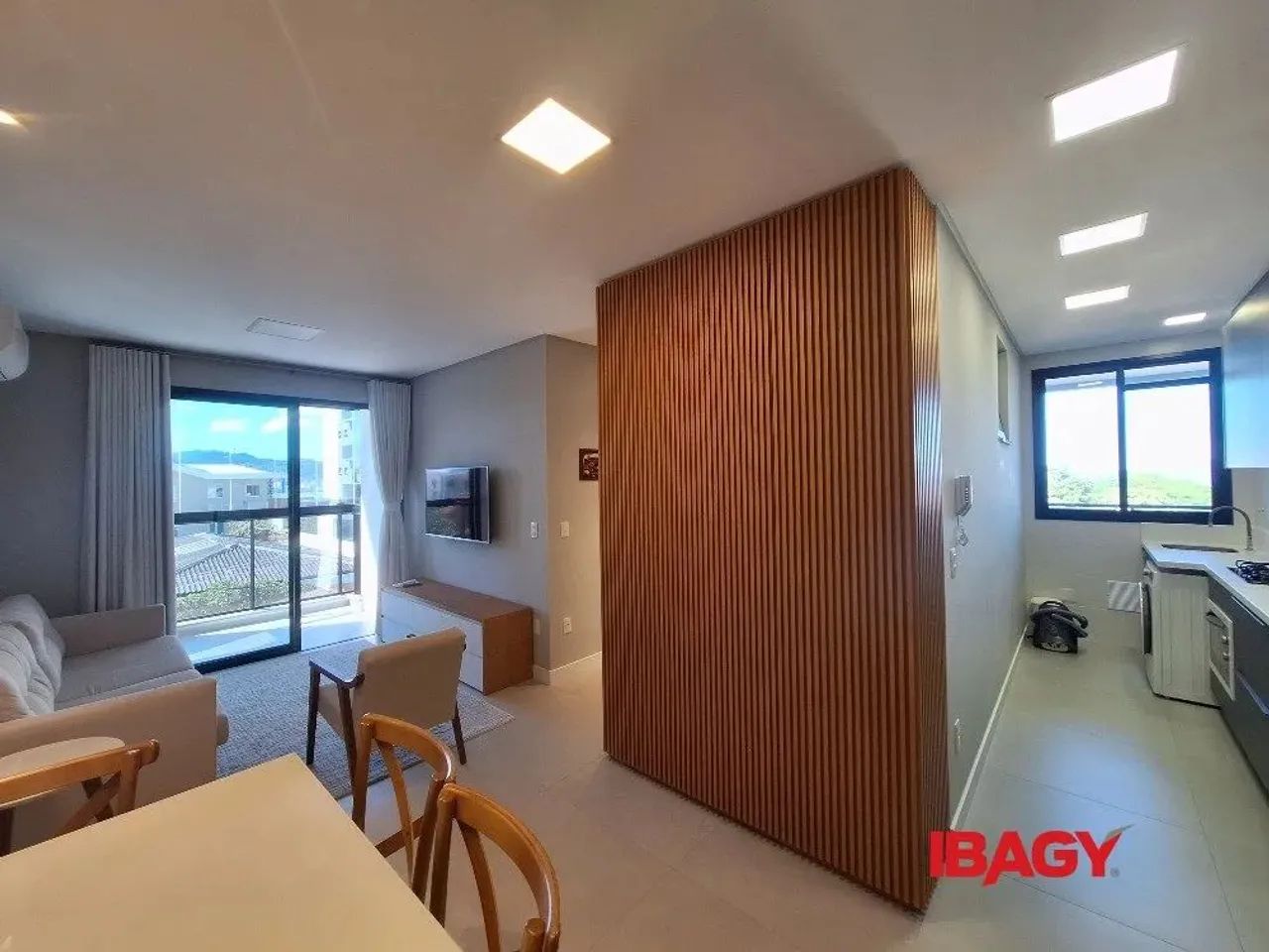 Excelente Apartamento 2 dormitório(s) em Coqueiros - Florianópolis - Foto 2