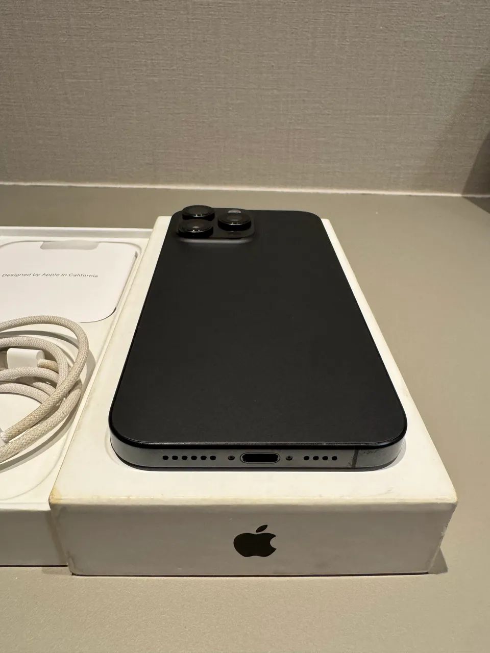 iPhone 15 Pro Max 256gb - Completo na caixa - seminovo impecável 