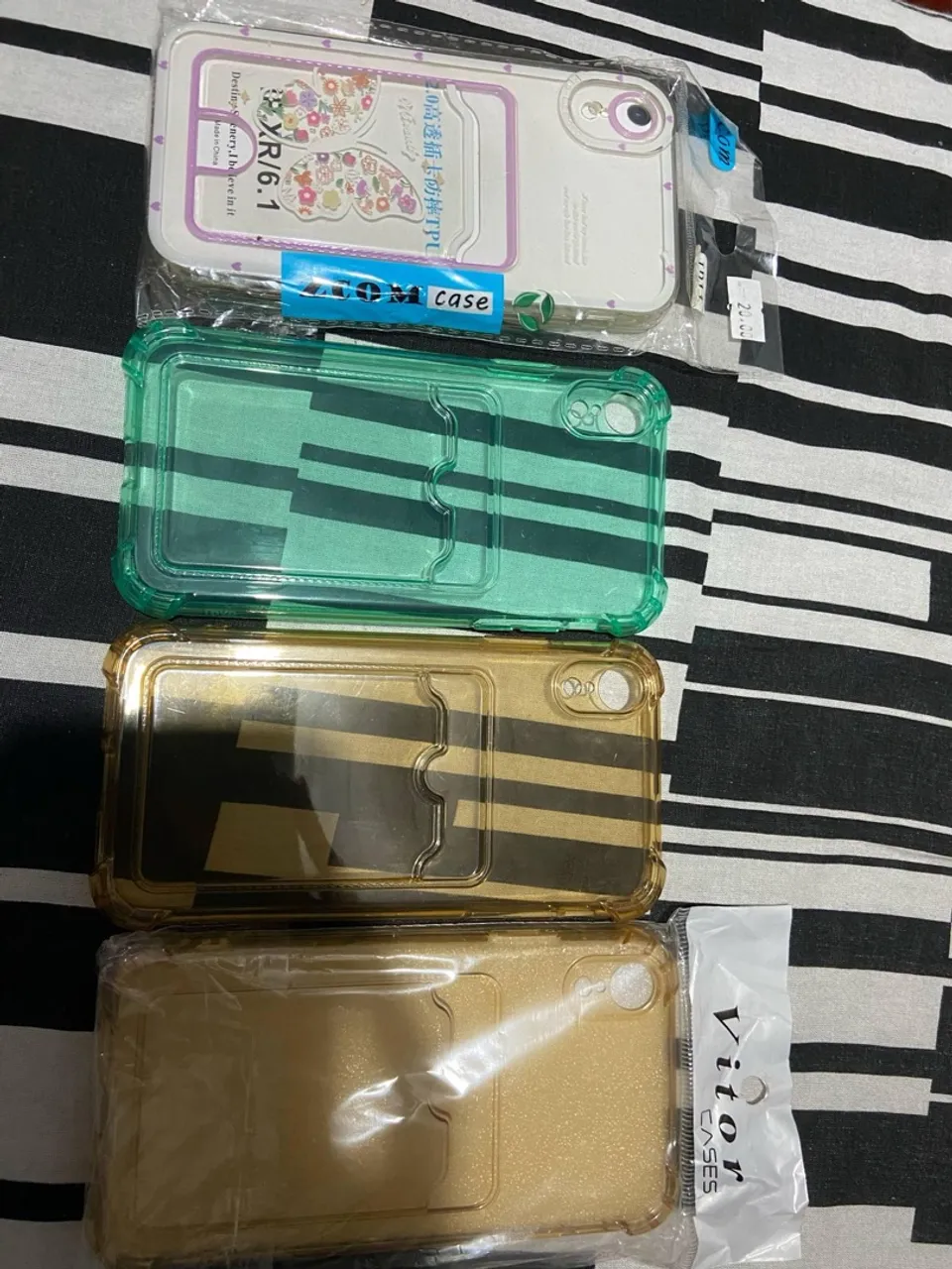 Capas para iPhone XR/6.1 - Diversas Cores e Modelos