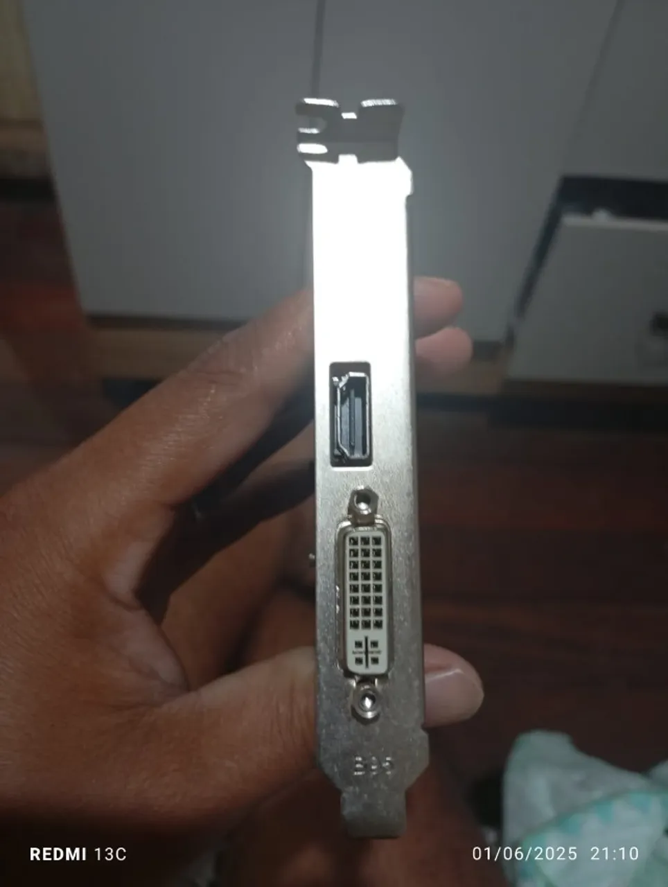 Placa de video G210 1GB
