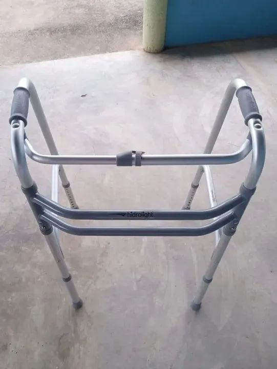 Cadeira de banho e andador  - Foto 3