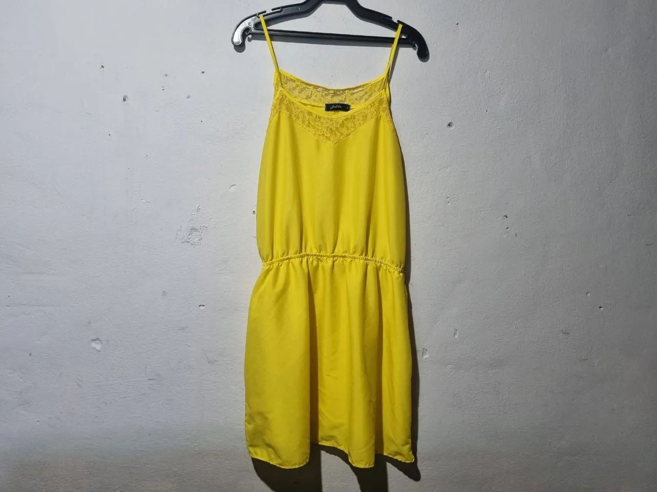 Vestido amarelo de alcinha  - Foto 3