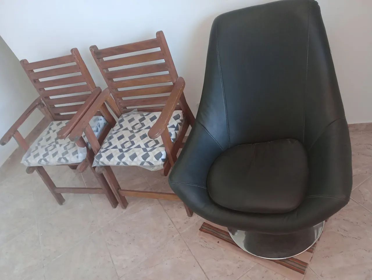 Cadeiras decorativas e poltrona  - Foto 5