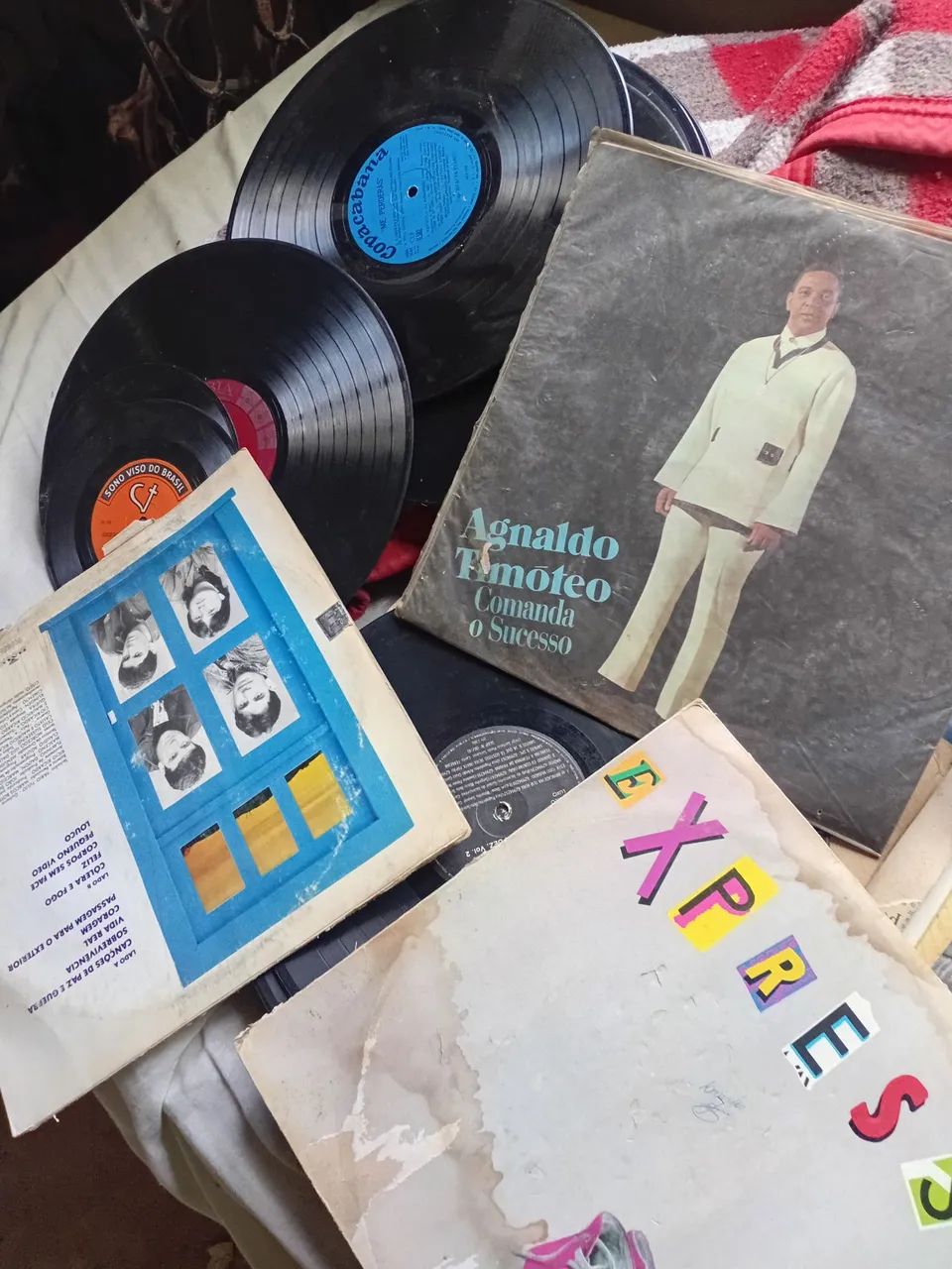Lote 28 discos de vinil antigos algums sem capa - Foto 5
