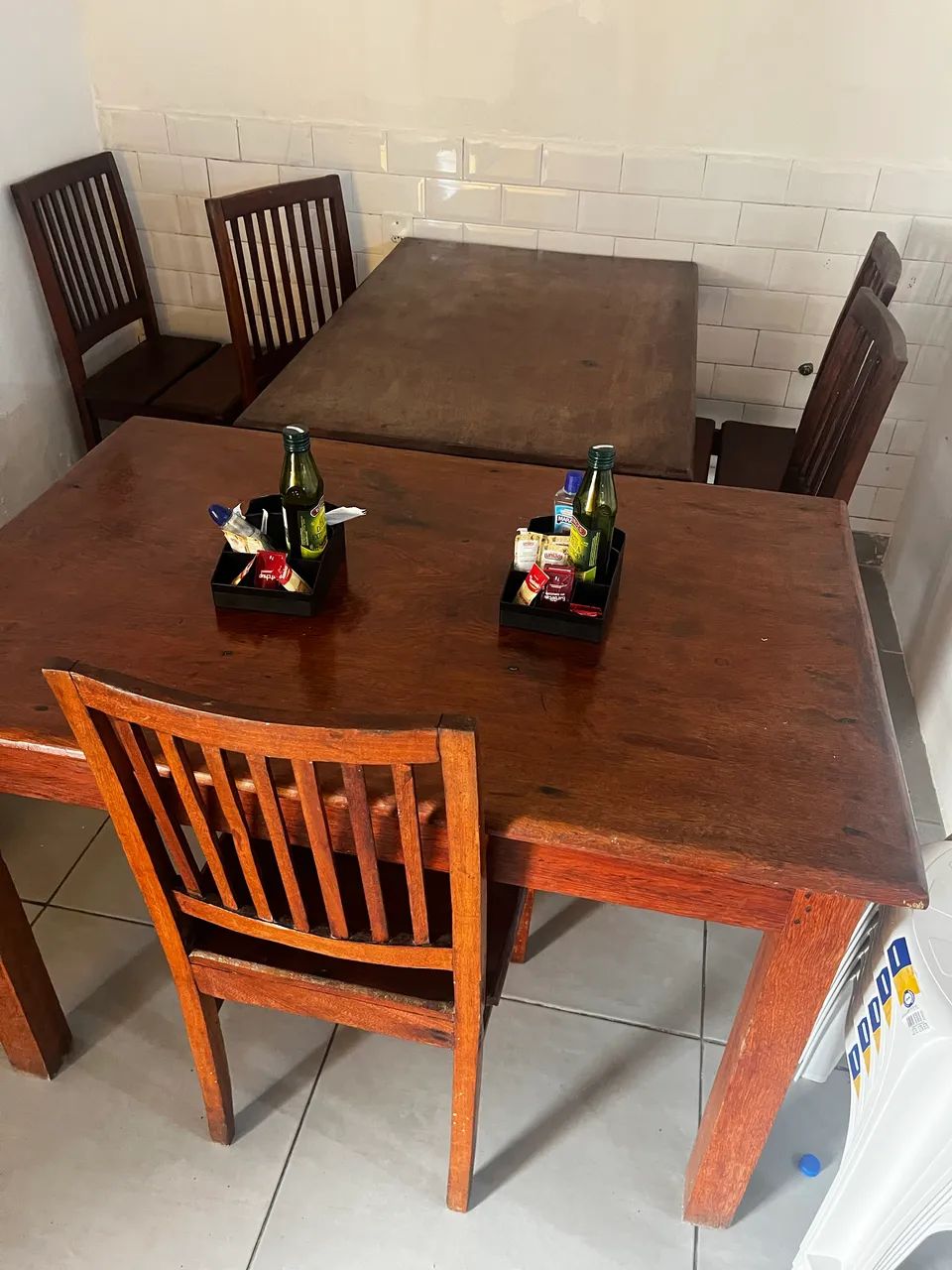 Mesa de madeira e cadeiras - Foto 4