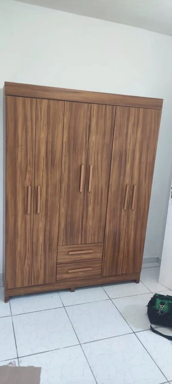 Guarda roupa 6 portas