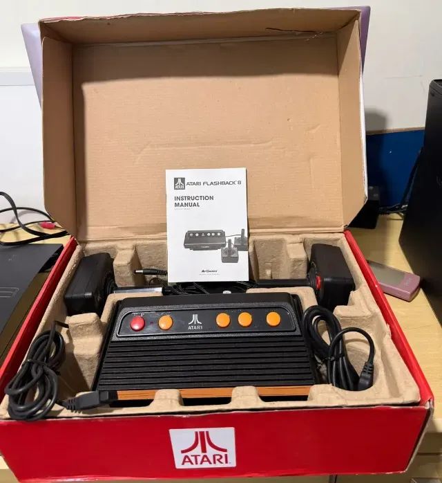 Console Atari Flashback 8 + 105 Jogos Clássicos +2 Controles na Caixa Completo  - Foto 2