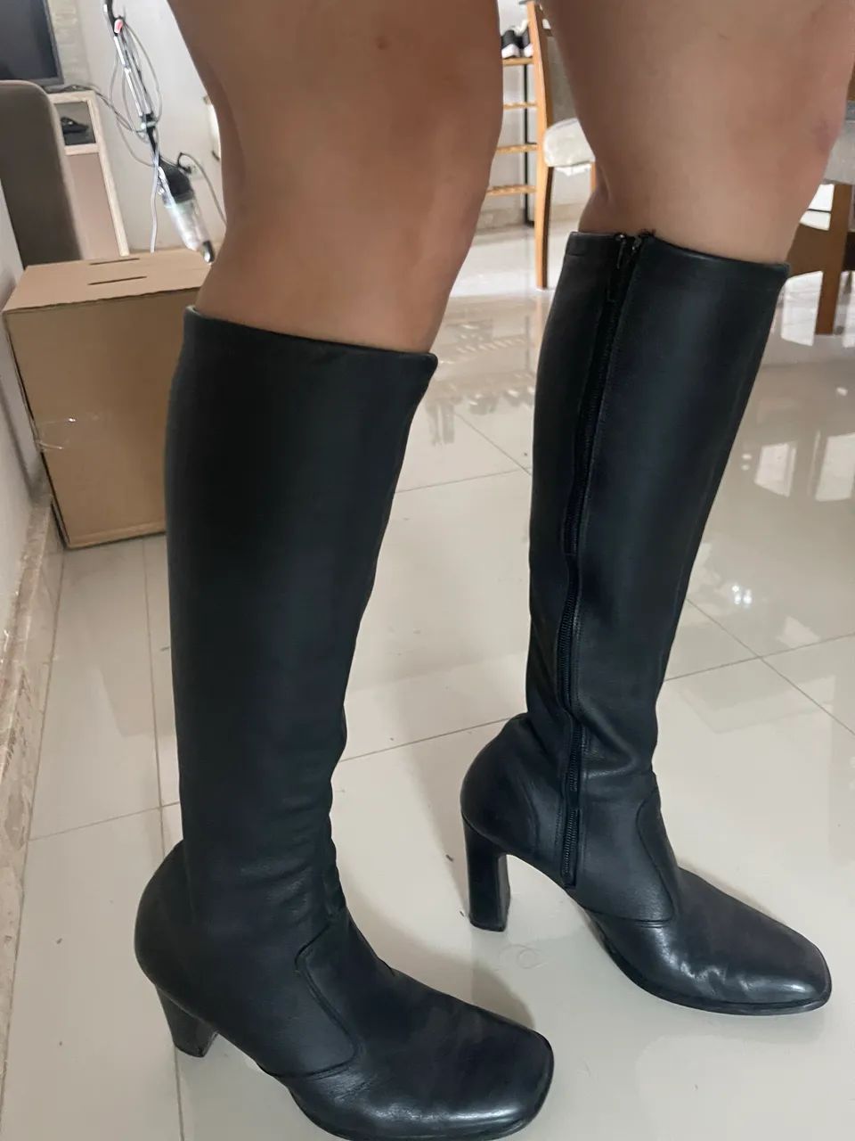 Bota em couro cano alto  - Foto 2