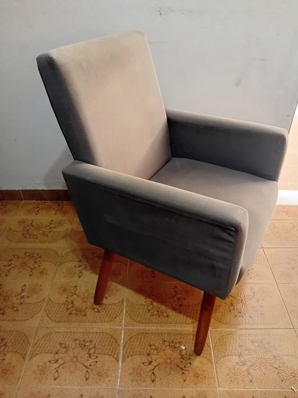 Vendo Poltrona Almofadada  - Foto 3