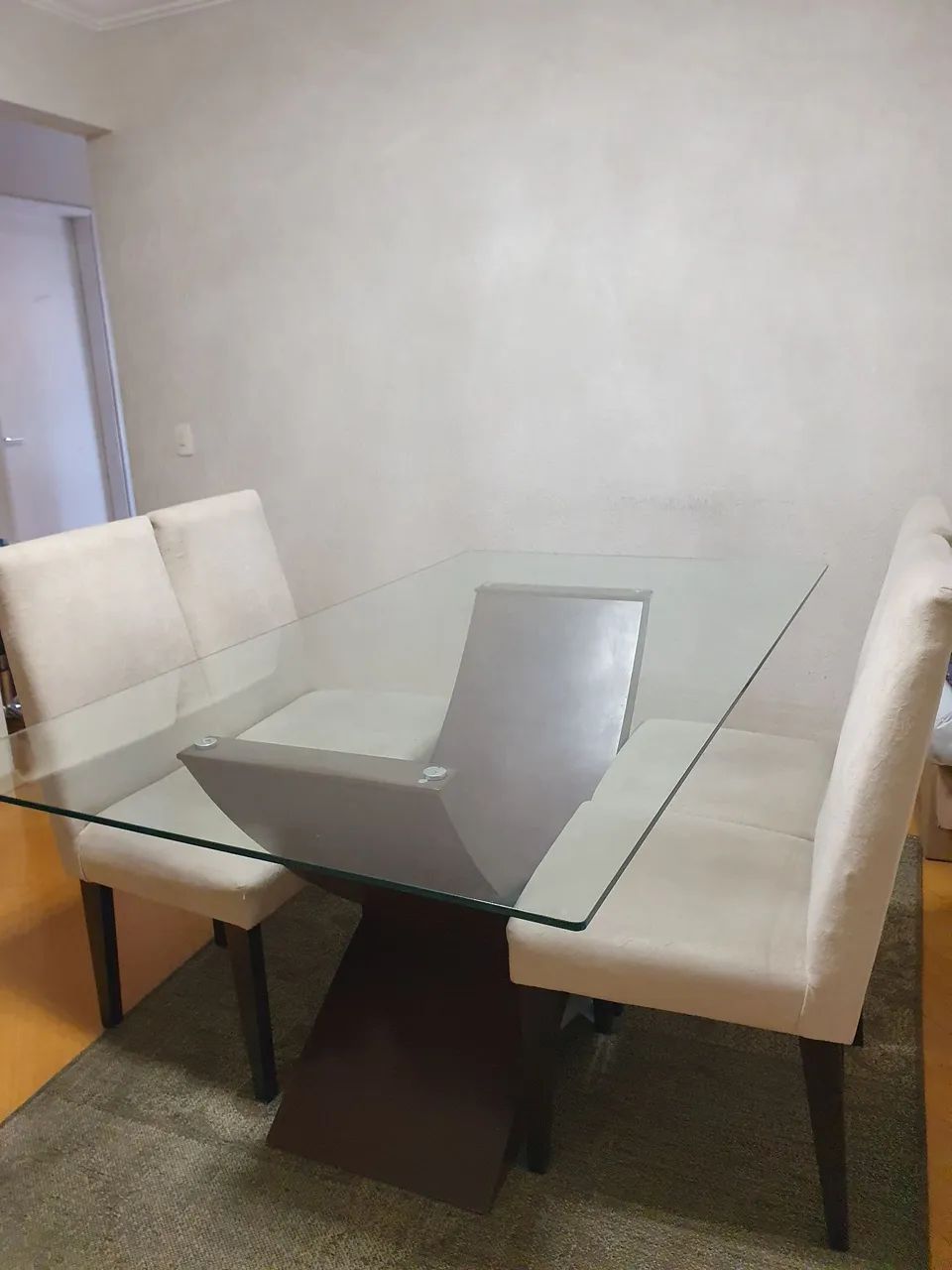 Mesa de vidro com 4 cadeiras - Foto 4
