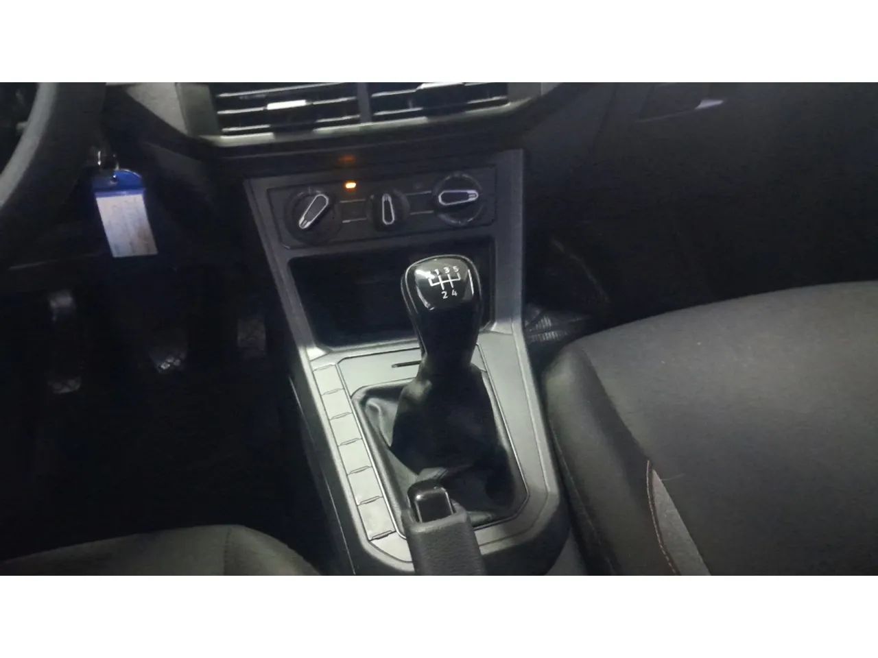 Volkswagen Polo Track 1.0 Flex 12V 5p, foto 11 de 16