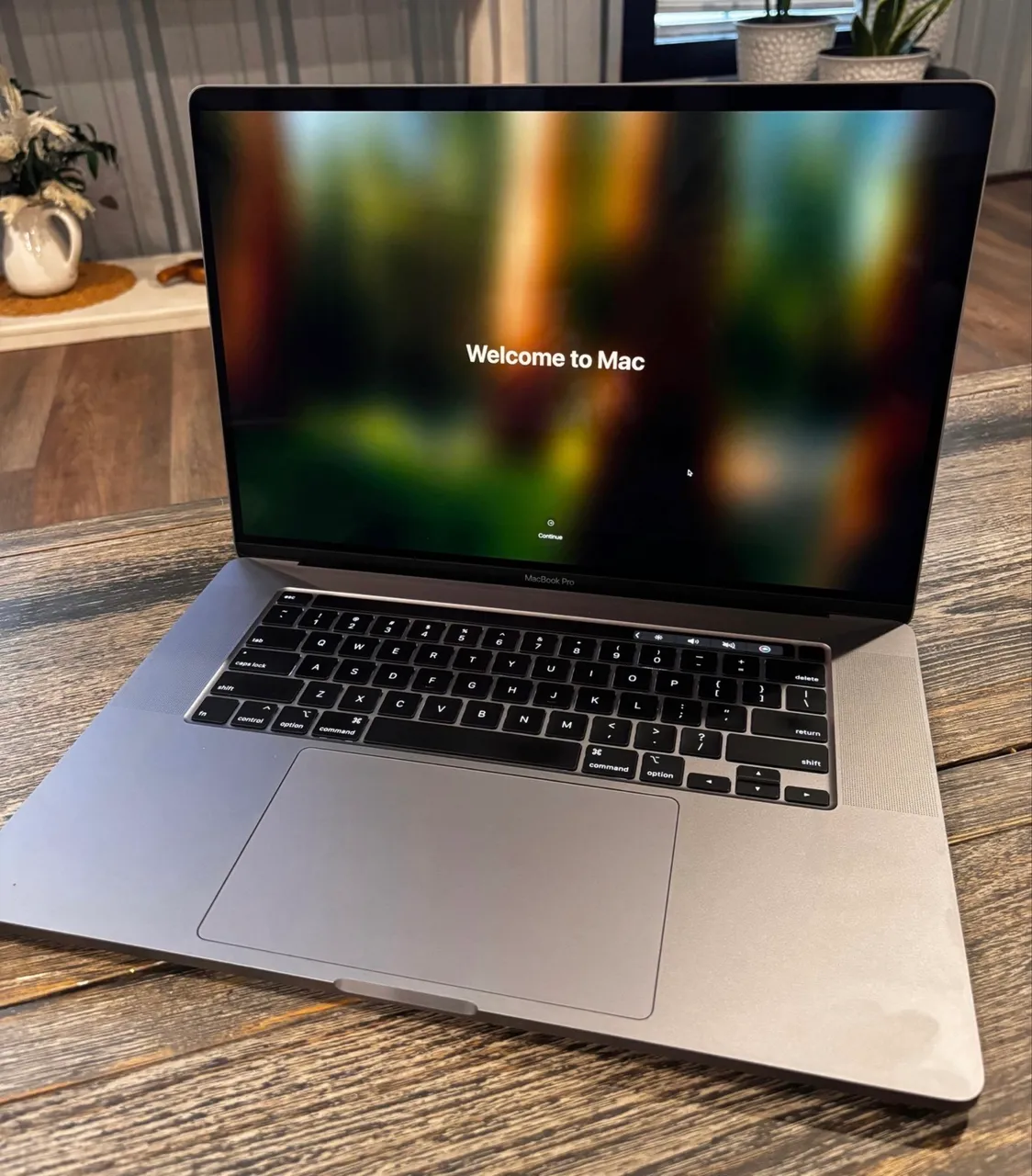 MacBook Pro - 16