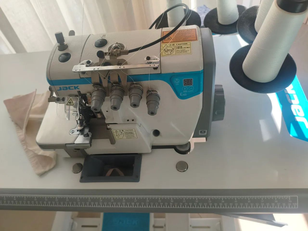 Overlock E4S jack