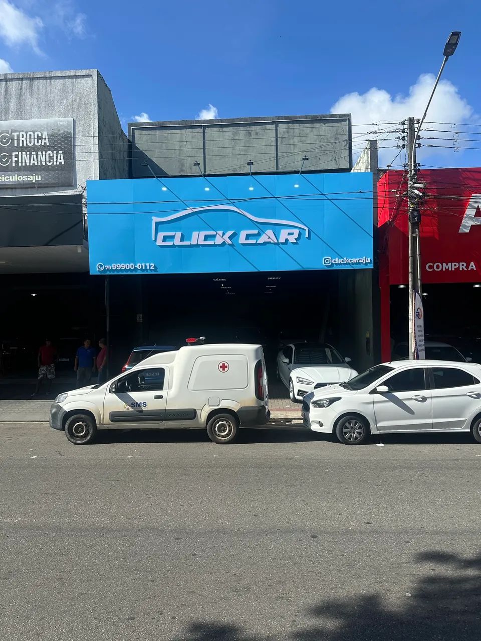 Fachada em ACM com logo em relevo e iluminação de Led 