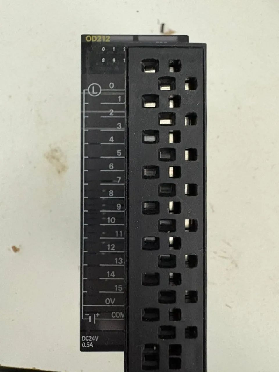 Módulo De Saída Digital Omron Cj1w-od212 16 Saídas 24 Vdc - Foto 2