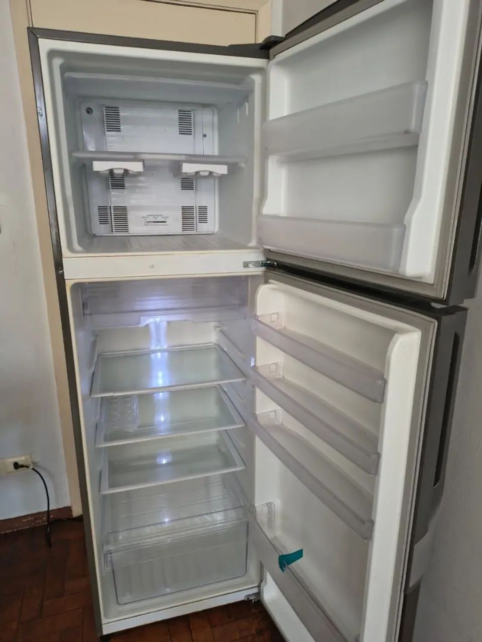 Geladeira Semi-nova Inox - Foto 2