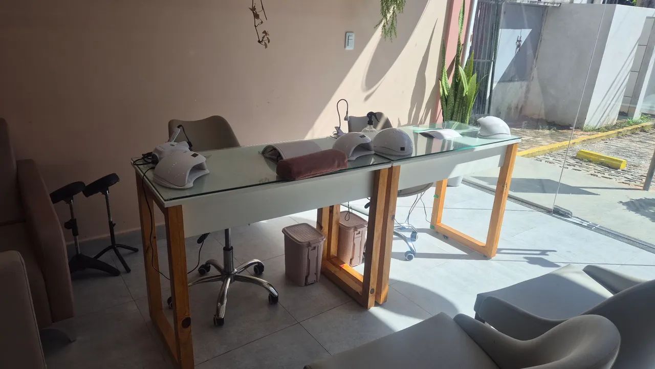 Mesa para Nail Design em MDF com vidro (und)