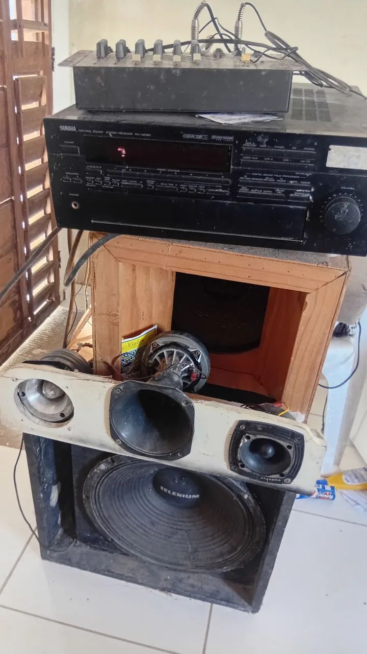 Caixa de som com mesa e amplificador - Foto 2