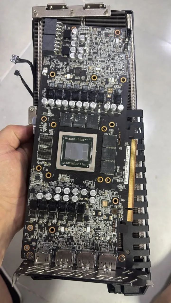 Placa com Problema defeito rx 7700xt 12gb phanton retirada de peças  - Foto 6