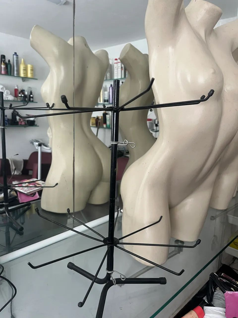 Manequins Claudia, com 2 suportes e porta joias  - Foto 2