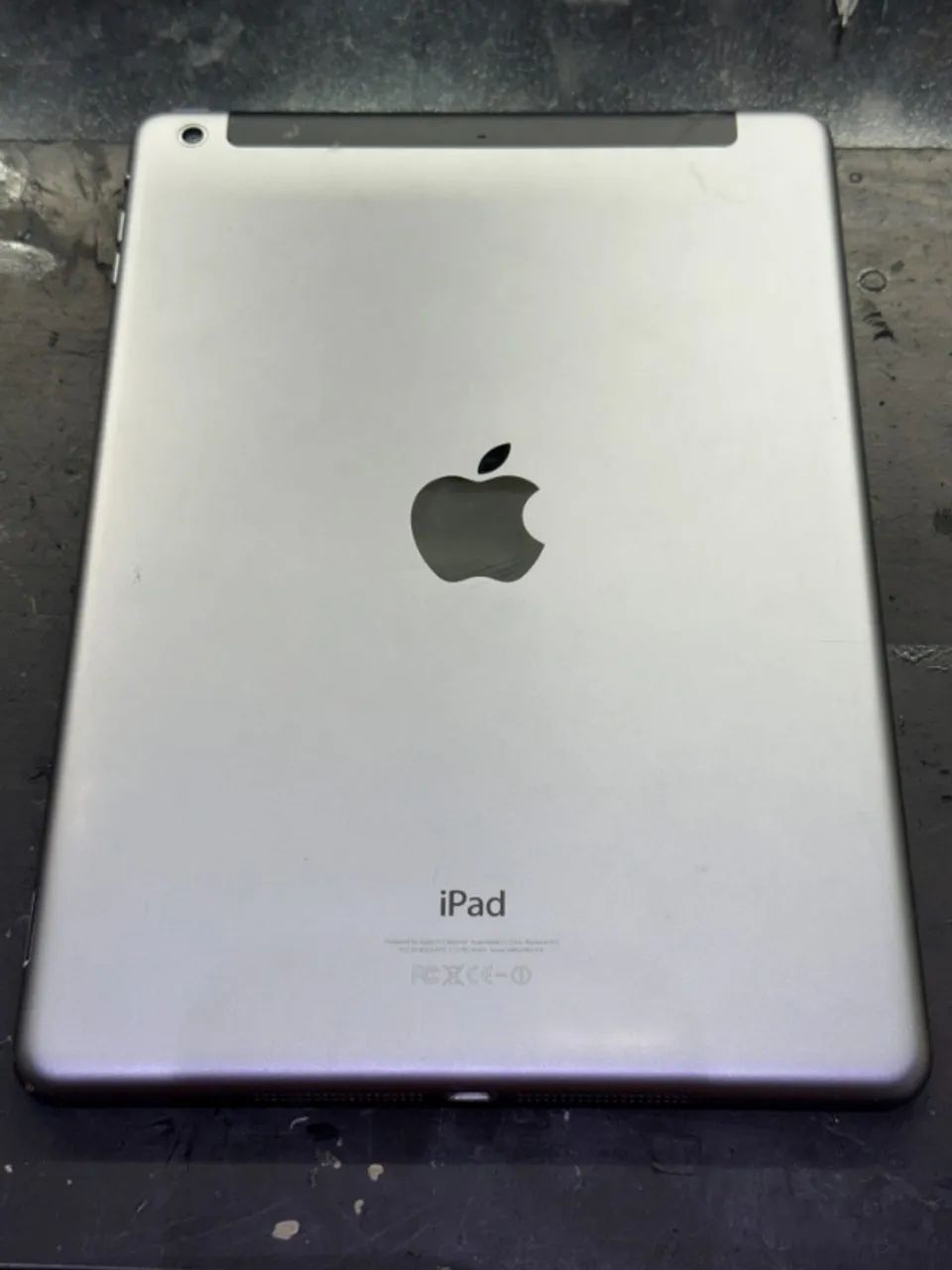 Ipad Air wifi e 3g  A1475 - Detalhe com o vidro quebrado