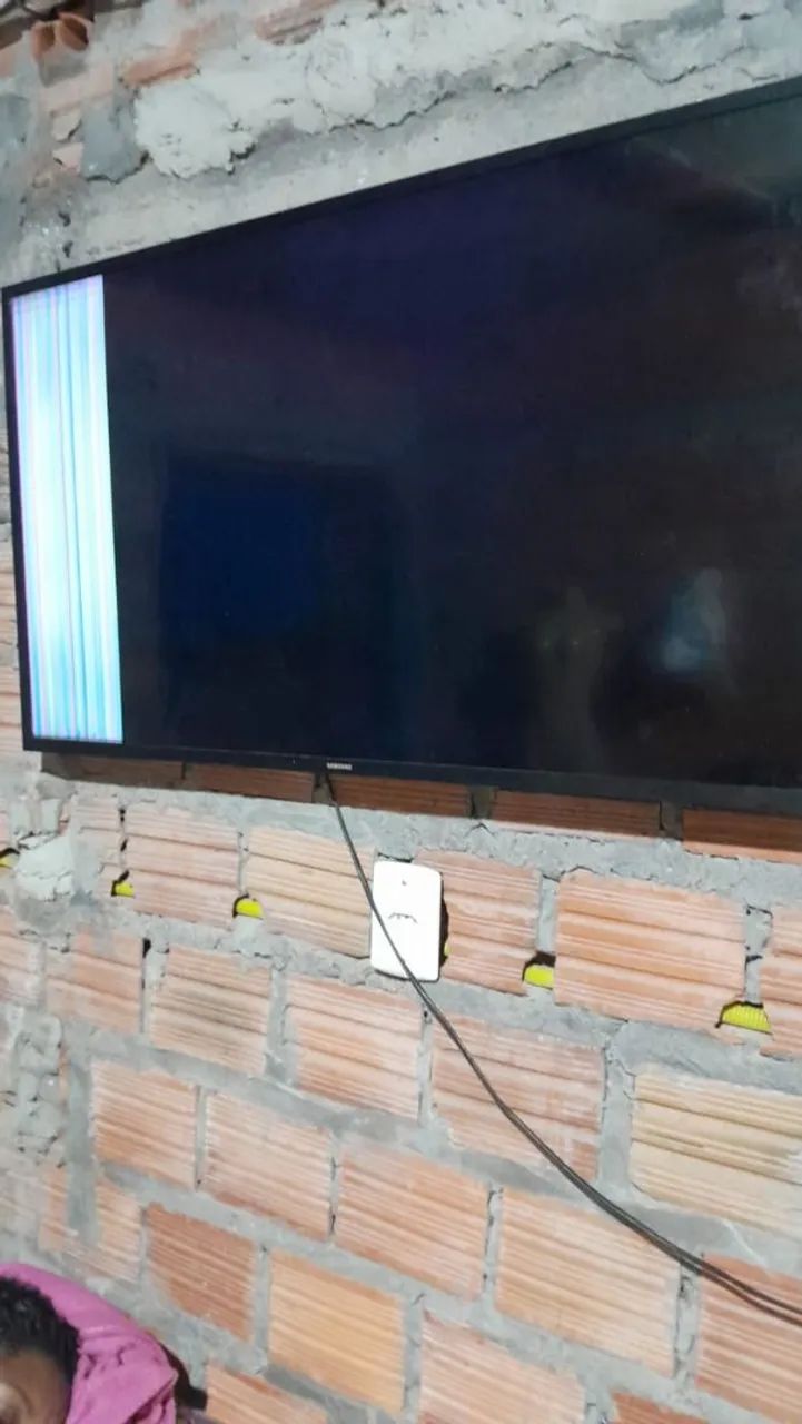 Vendo essa TV com defeitos  - Foto 3