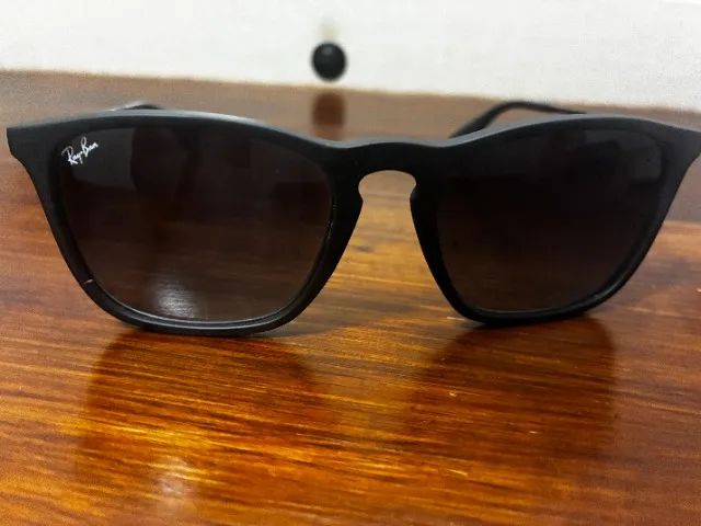 Óculos de Sol Ray-Ban Chris (RB4187L) - Estilo e Proteção - Foto 2