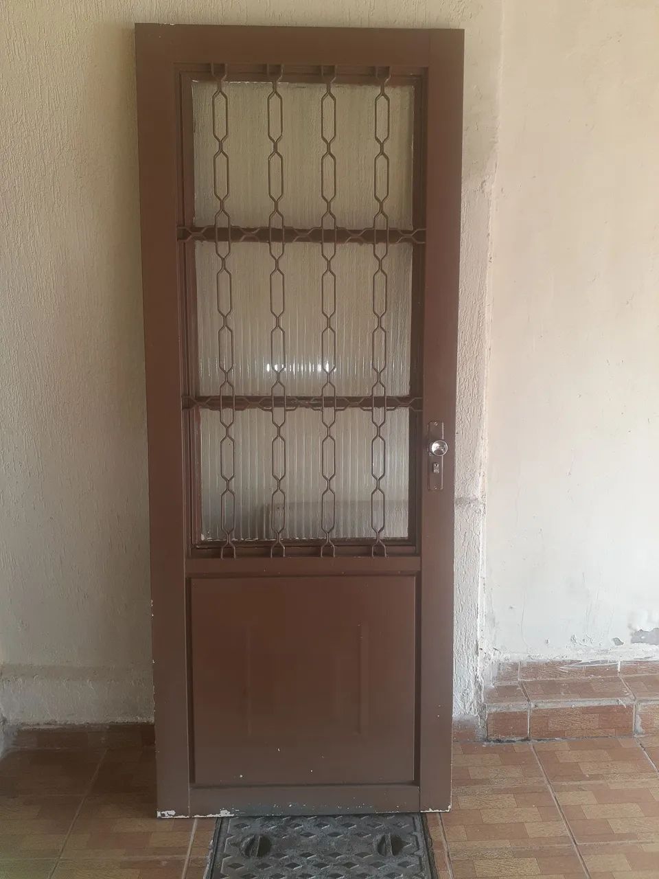 Ótima porta de aço.