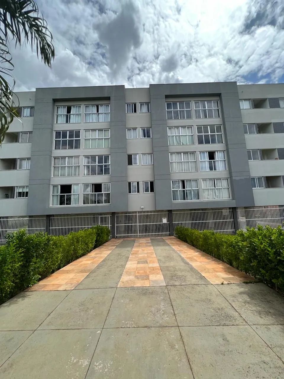 Apartamento 2 quartos sendo uma suíte, elevador e garagem! 