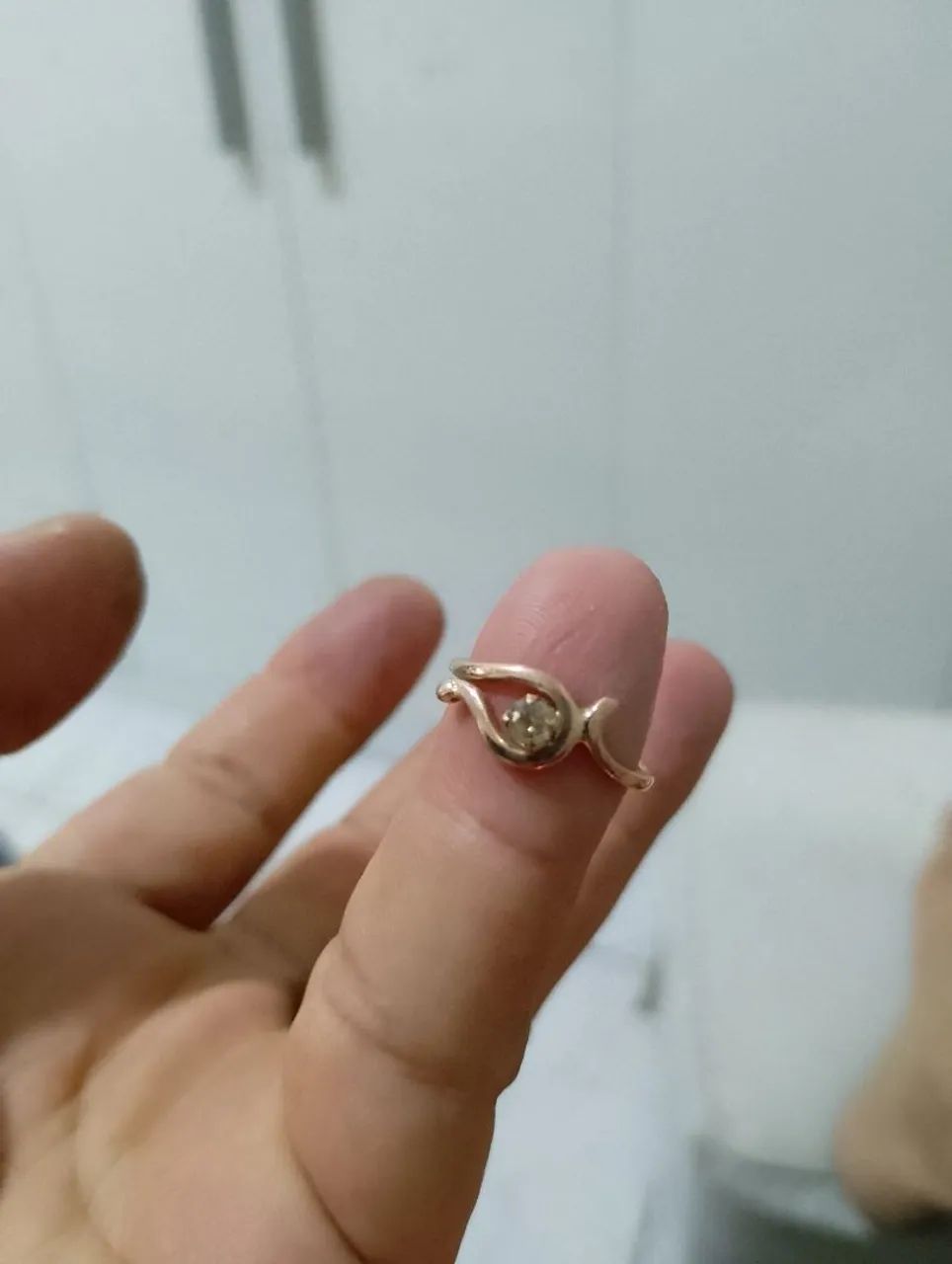 Anel em ouro com diamante 