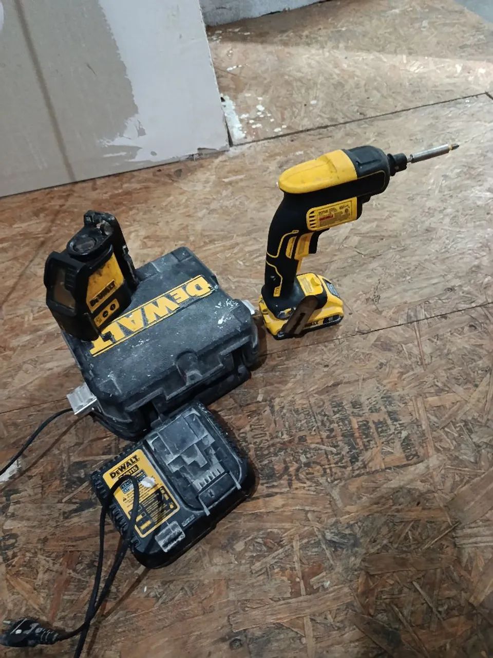 Parafusadeira Dewalt e Laiser - Foto 2