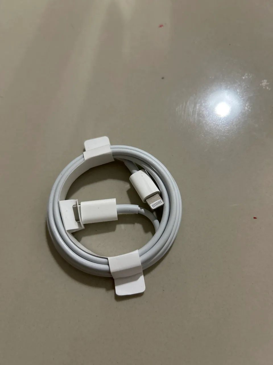 Cabo Lightning Apple lacrado original nunca usado  - Foto 2