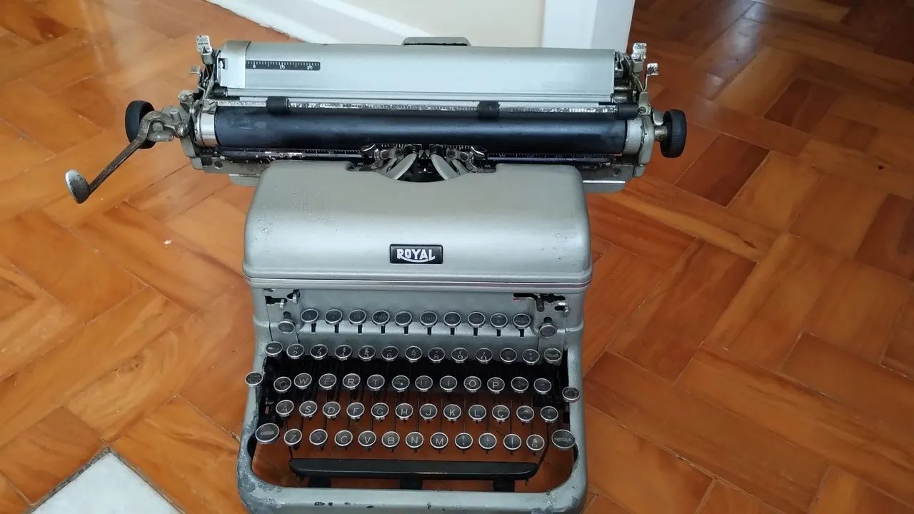 Máquina de escrever Royal 