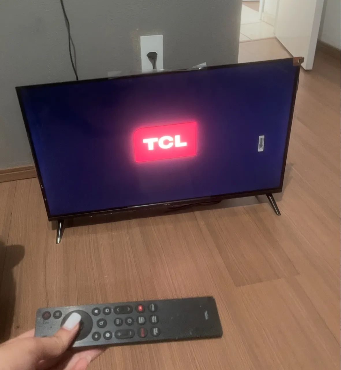 Vendo smart tv 32 polegadas semi-nova - Foto 2