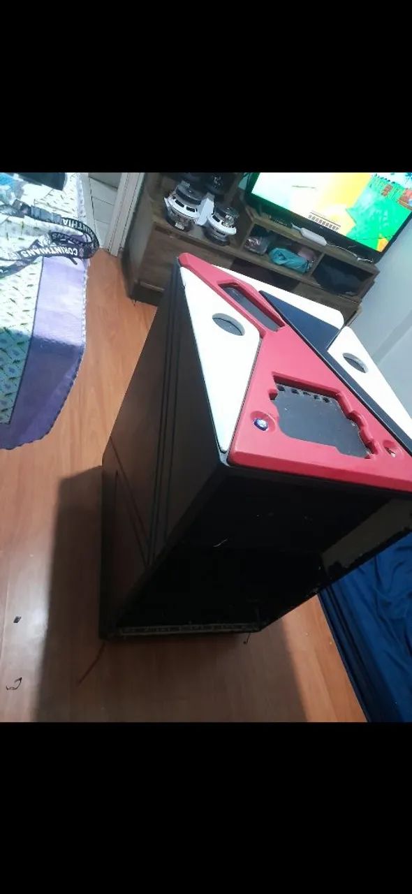 Projeto de caixa Bob com rack móvel com quatro médio de 6 polegadas e um sub de 12 - Foto 5