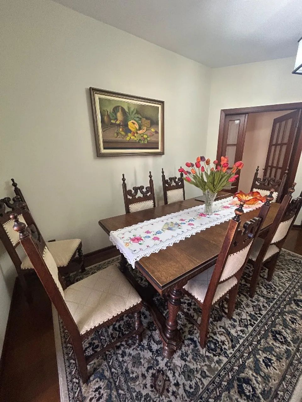 Mesa de jantar madeira extensível com 8 cadeiras  - Foto 2