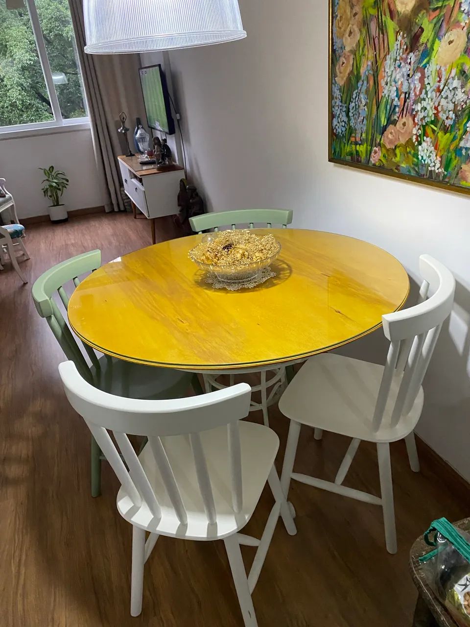 Vendo mesa de jantar e 4 cadeiras - Foto 4