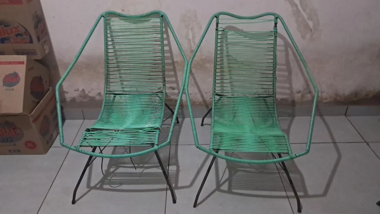 Dias cadeiras de esparguete 