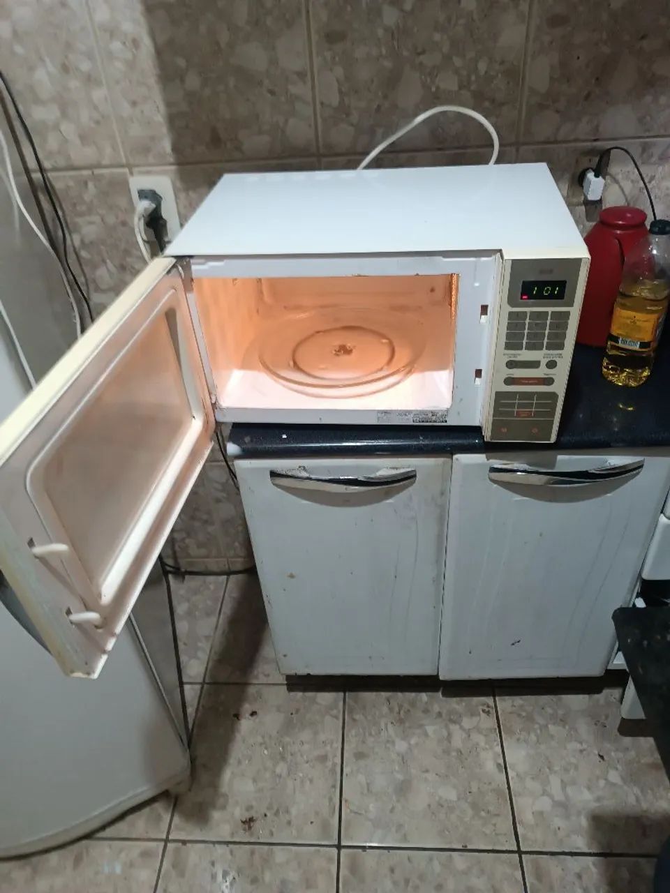 Microondas Brastemp 34 litros ótimo estado funciona perfeitamente  - Foto 2