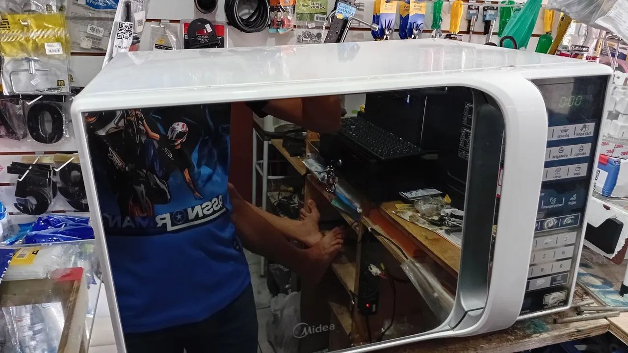Microondas 30L Midea espelhado 