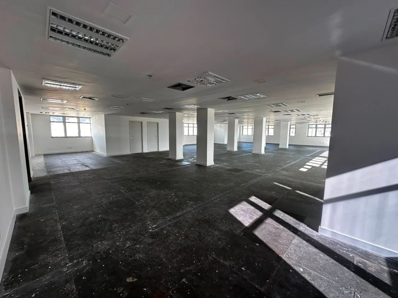 ANDAR CORRIDO DE 460,57M² 8 VAGAS PARA LOCAÇÃO NA SAVASSI - Foto 2