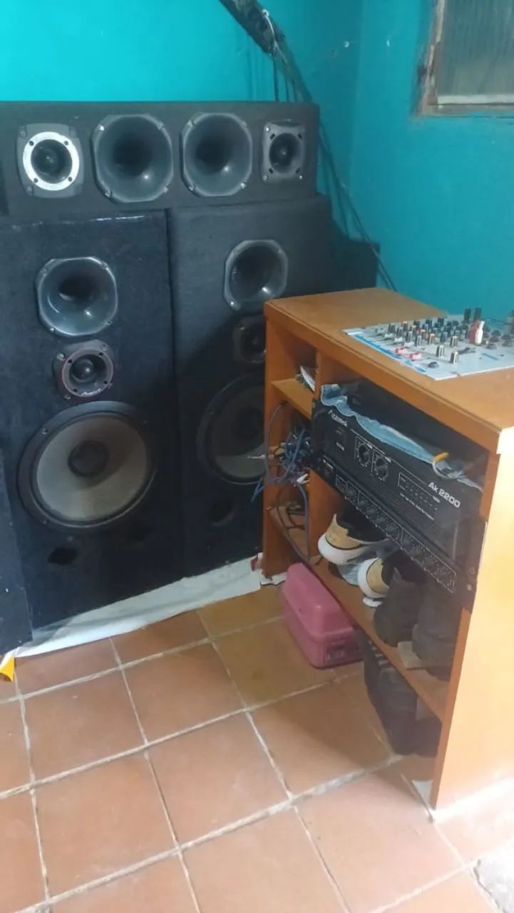 Caixa de som e mesa  - Foto 2
