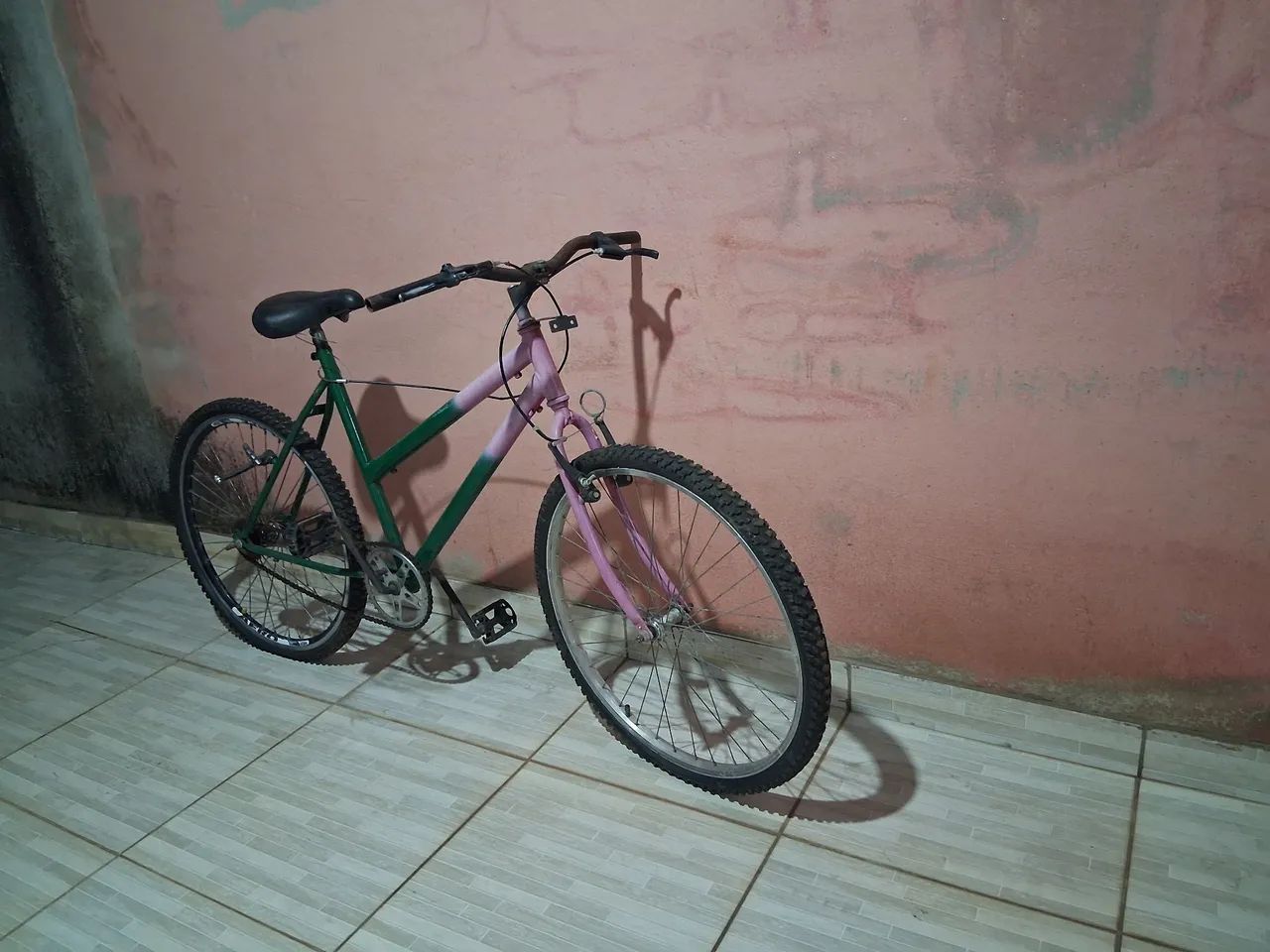 Bicicleta os freios estão ruins e o pneu e só encher