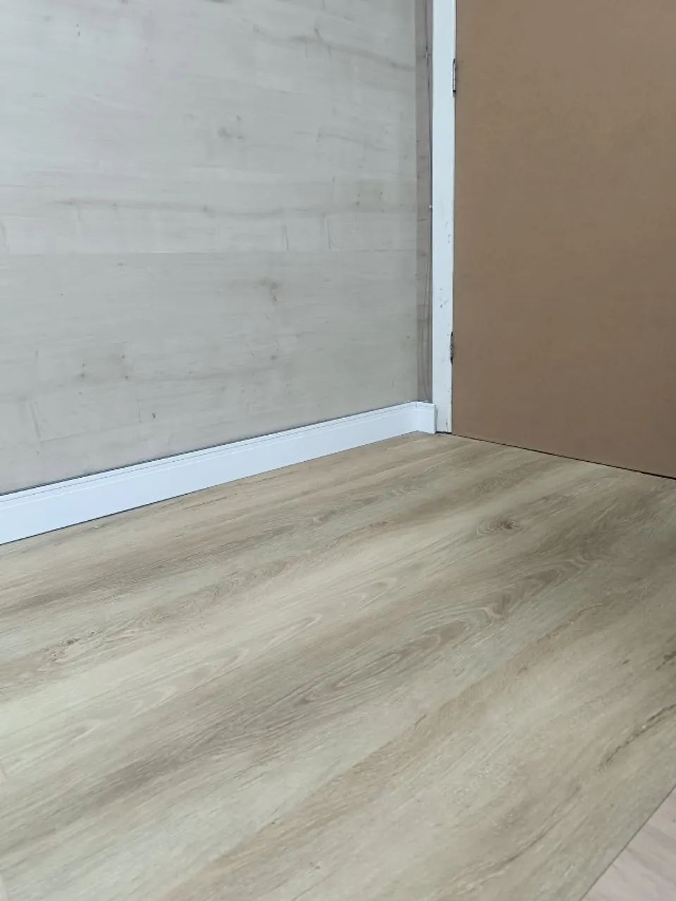 Piso vinilico 3mm Comercial- 59,90m2 - Foto 3
