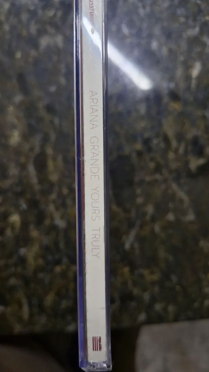 CD ariana grande Yours truly  - Foto 3
