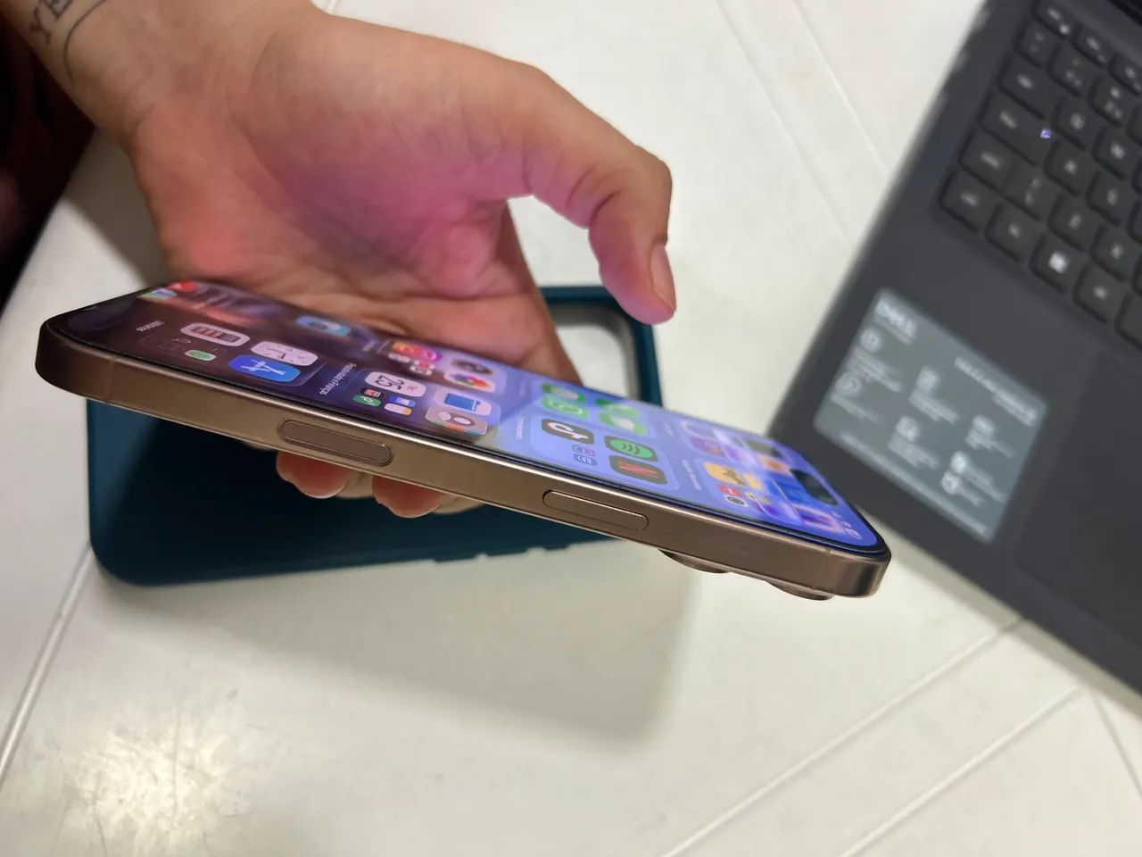 Vendo IPHONE 16 PRO - Foto 2
