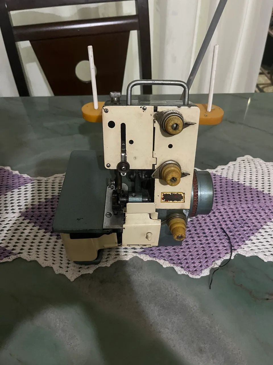 Máquina de overloque funcionando  - Foto 2