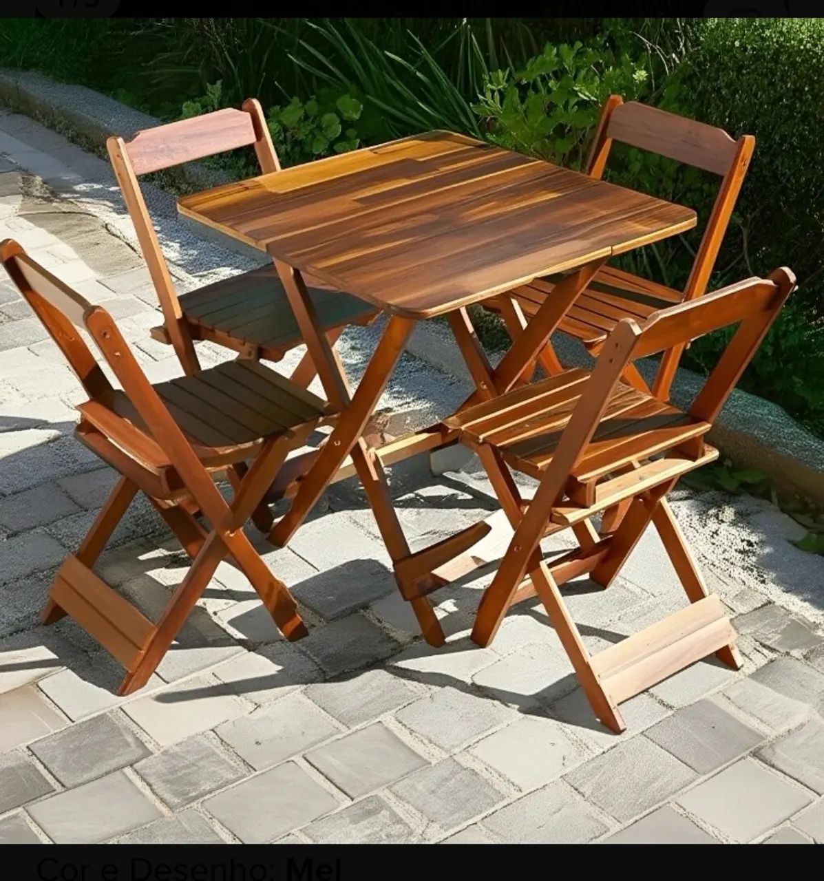 Mesa e cadeiras de madeira 