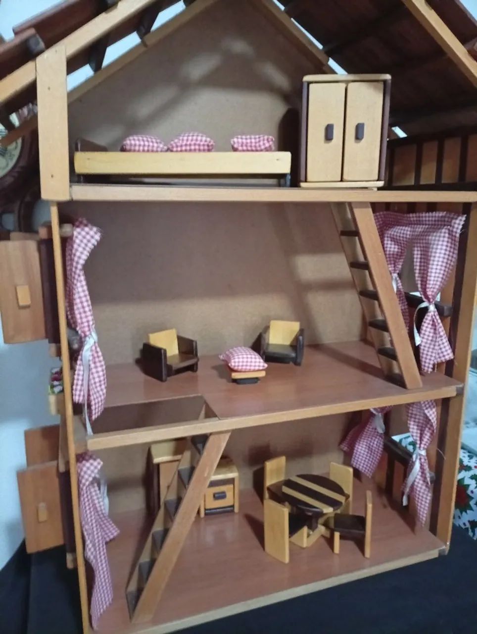 Casa para Bonecas em Madeira com Acessórios Só para Retirada  - Foto 2
